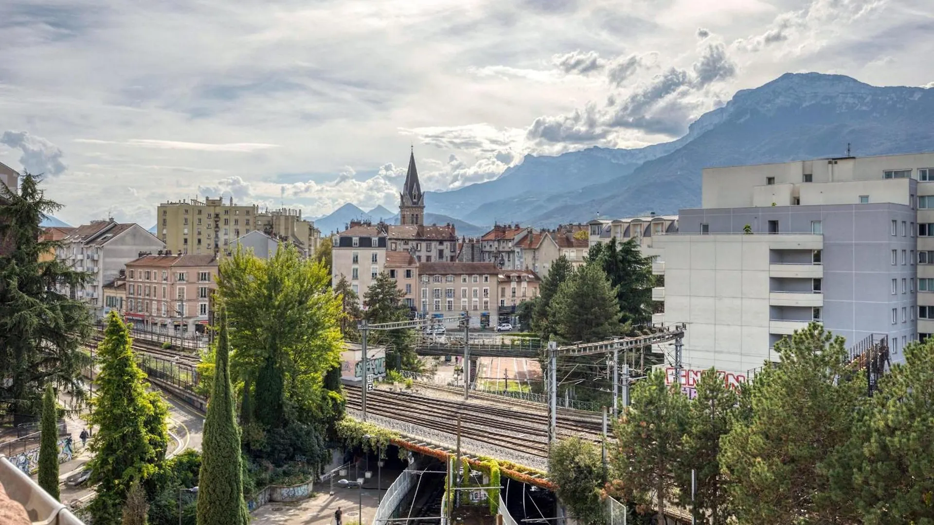 #Hg Beautiful T2 Renovated In The Hyper Center Facing Train Station Daire Grenoble Fransa